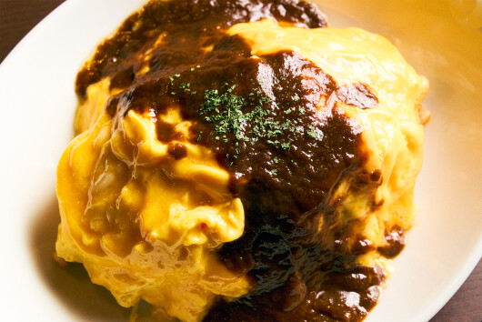 休日ランチにおすすめ｜週末限定ふわとろオムライス デミグラスソース