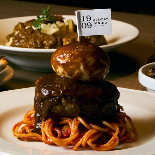 ディナーにおすすめ｜ジューシーハンバーグ＆ナポリタン