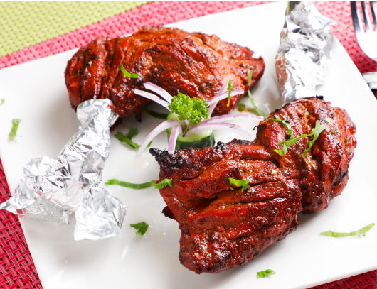 タンドール窯で焼き上げる炭火焼タンドリーチキン!