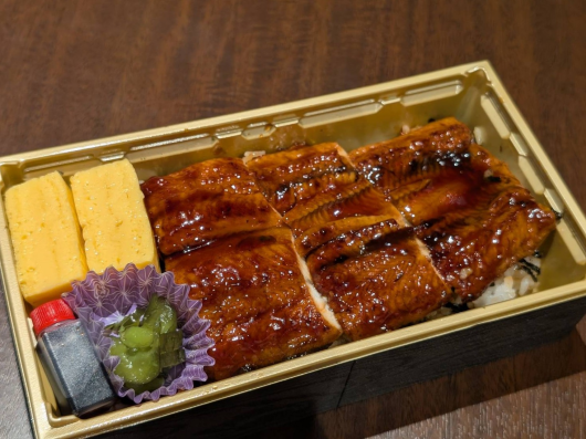 どどーーーんとうなぎ！！うなぎ弁当２０００円也！！